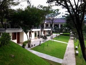 Hotel Blessing Hill Trawas, www.rafting-pacet.com, 081334664876 